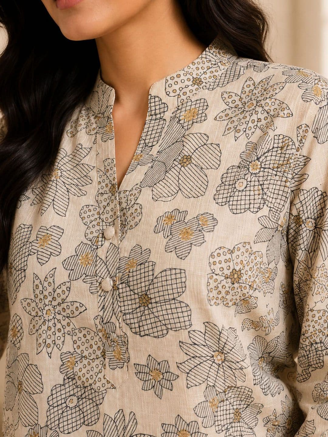 Ilaaha Women Floral Printed Regular Kurta with Trousers thumbnail 4
