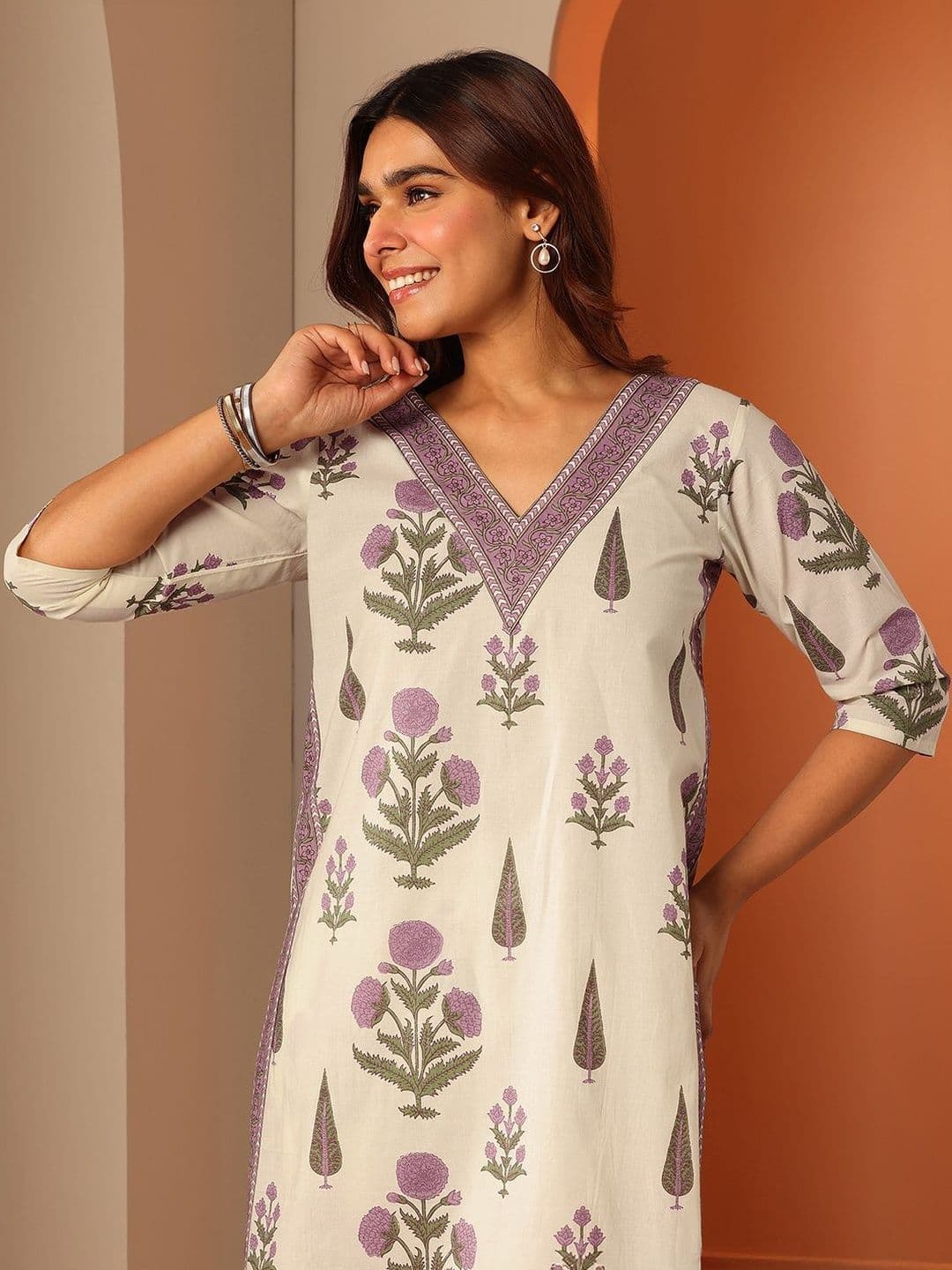 Libas Women Ethnic Motifs Printed Regular Kurta with Trousers thumbnail 2
