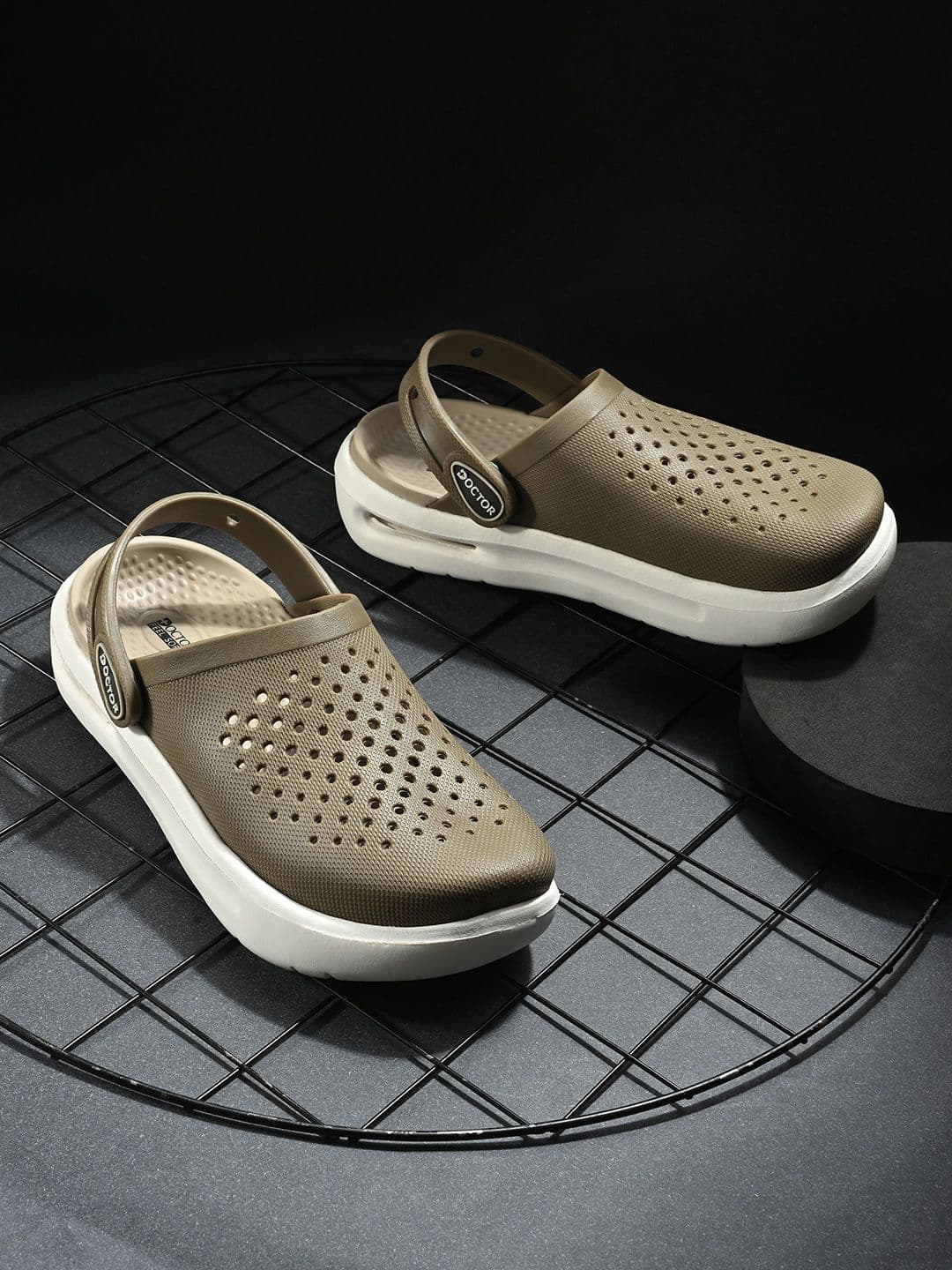 DOCTOR FEEL SOFT Men Colourblocked Clogs - view 1