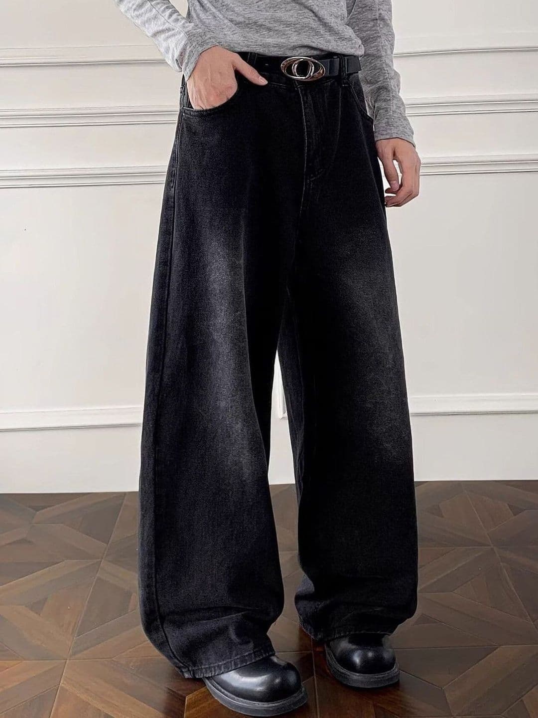 Kotty Men Relaxed Fit Low-Rise Light Fade Jeans thumbnail 7