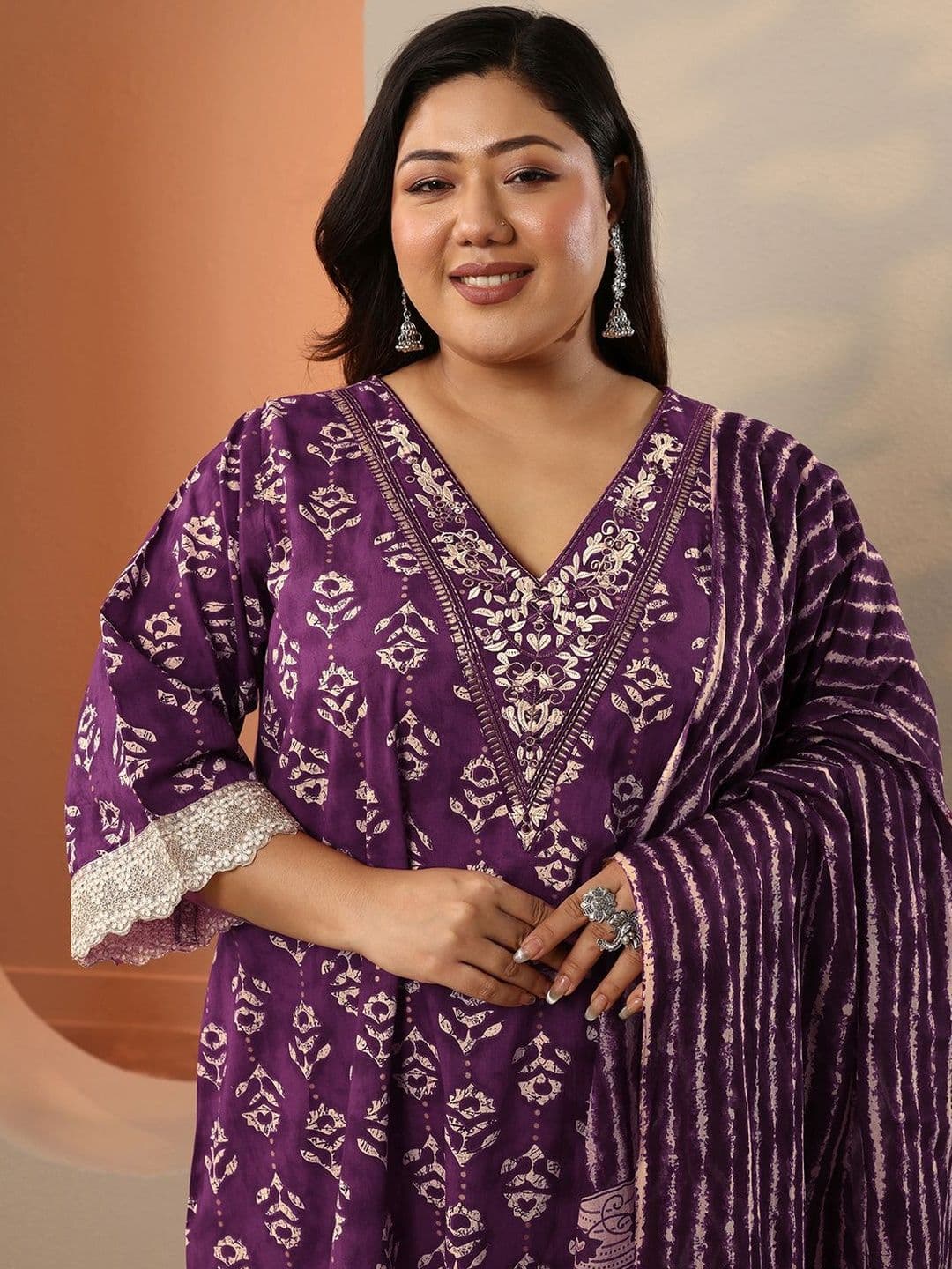 EXTRA LOVE BY LIBAS Plus Size Women Ethnic Motifs Printed Kurta with Trousers & Dupatta thumbnail 3