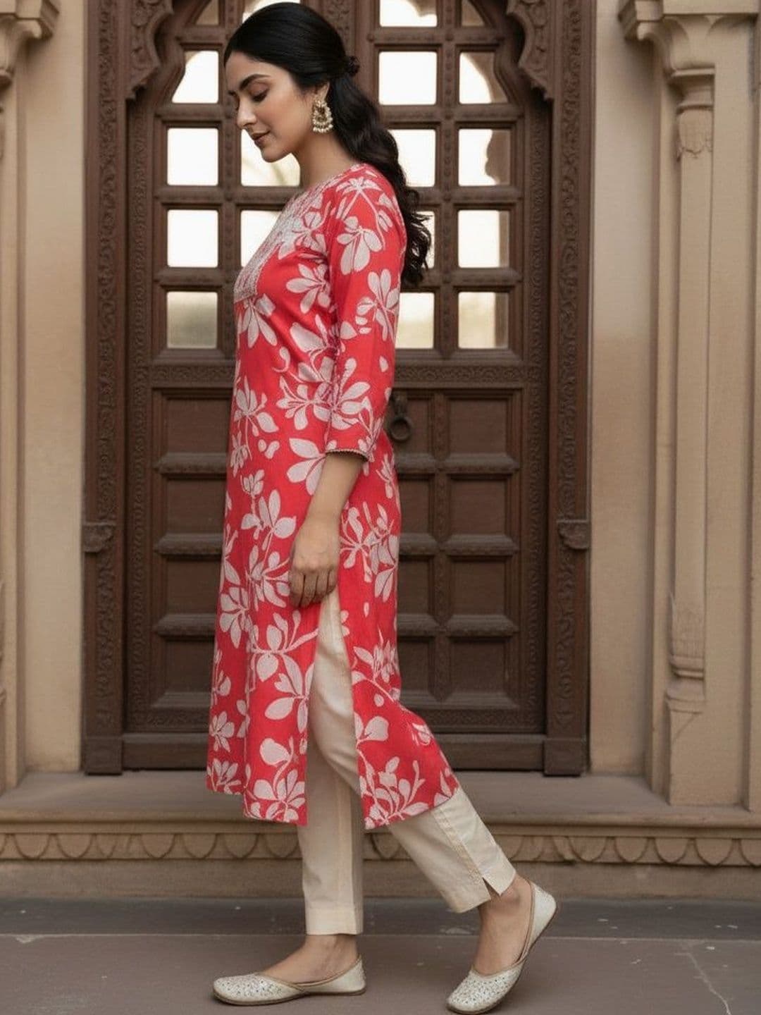 Sa Rasa Women Floral Printed Thread Work Floral Kurta thumbnail 2