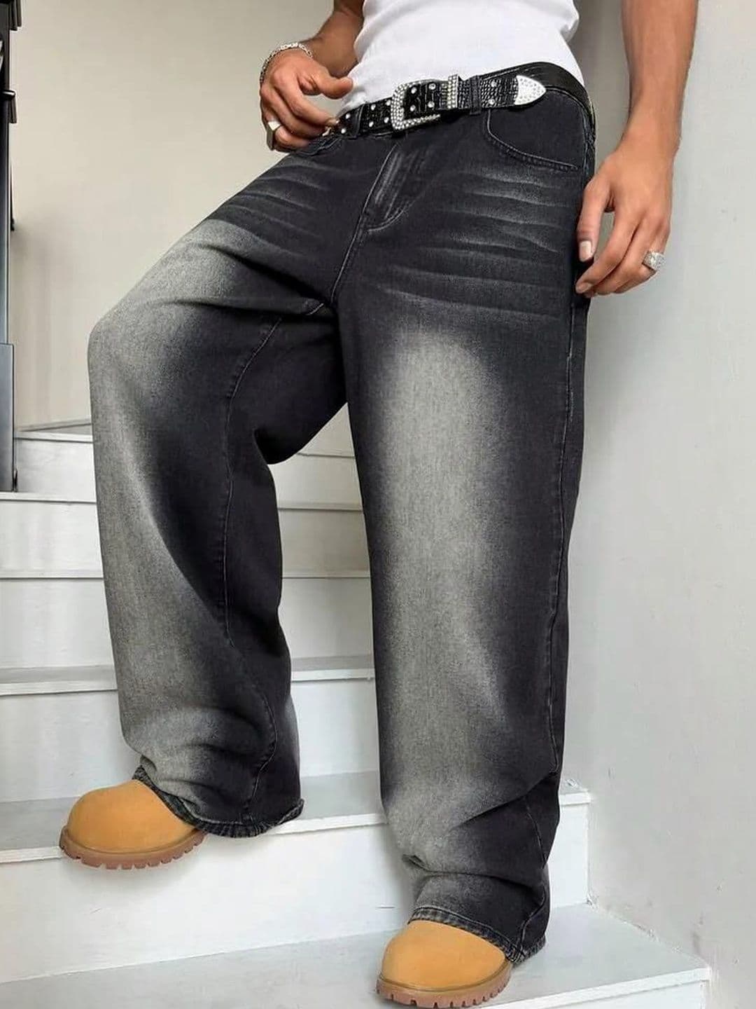 Kotty Men Relaxed Fit Low-Rise Heavy Fade Jeans thumbnail 5