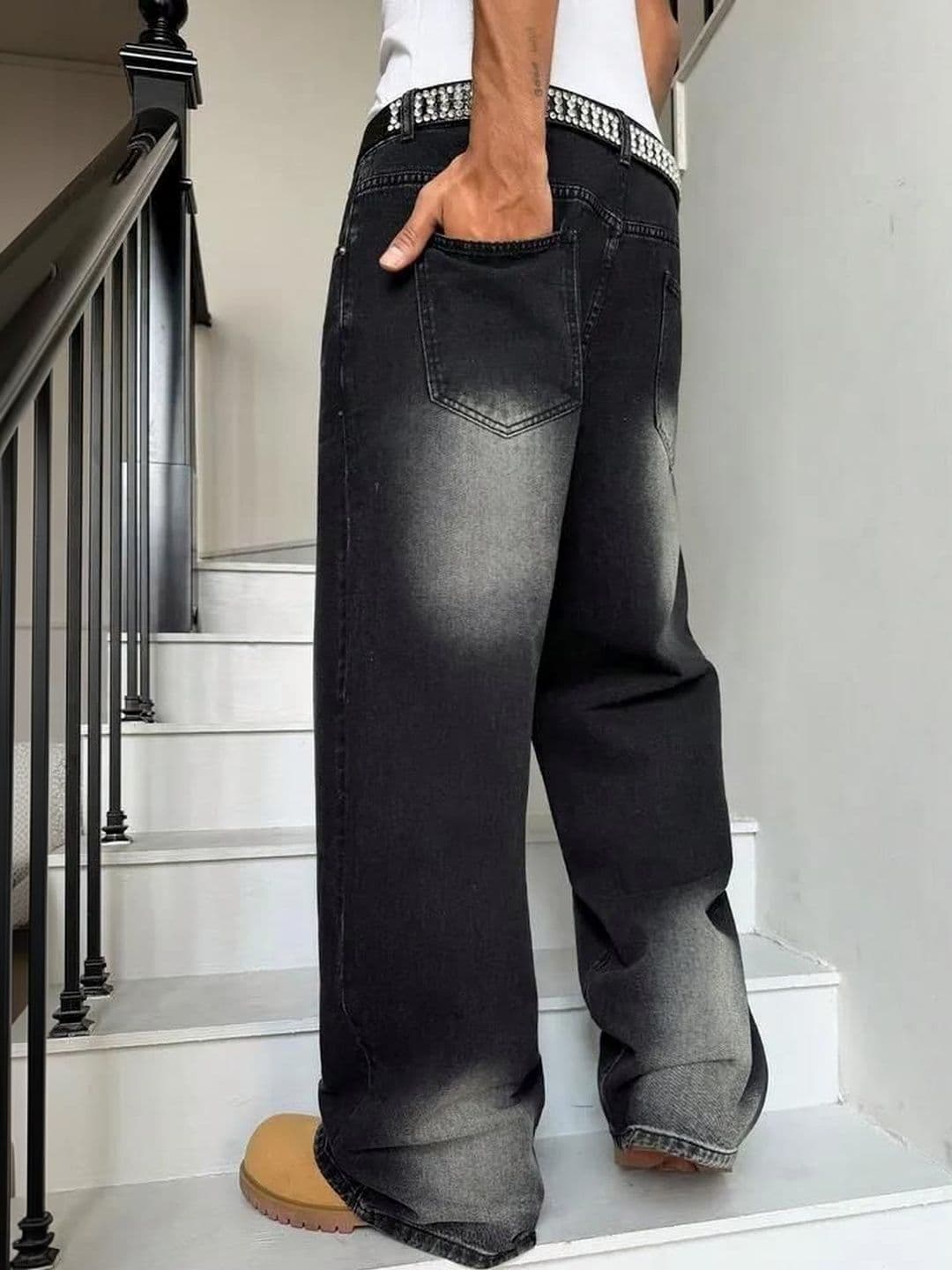 Kotty Men Relaxed Fit Low-Rise Heavy Fade Jeans thumbnail 4