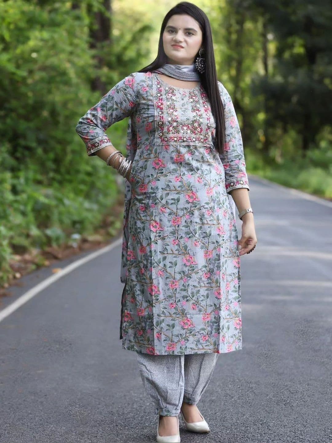 KULDEVYANI Women Floral Printed Regular Thread Work Kurta with Trousers & With Dupatta thumbnail 3