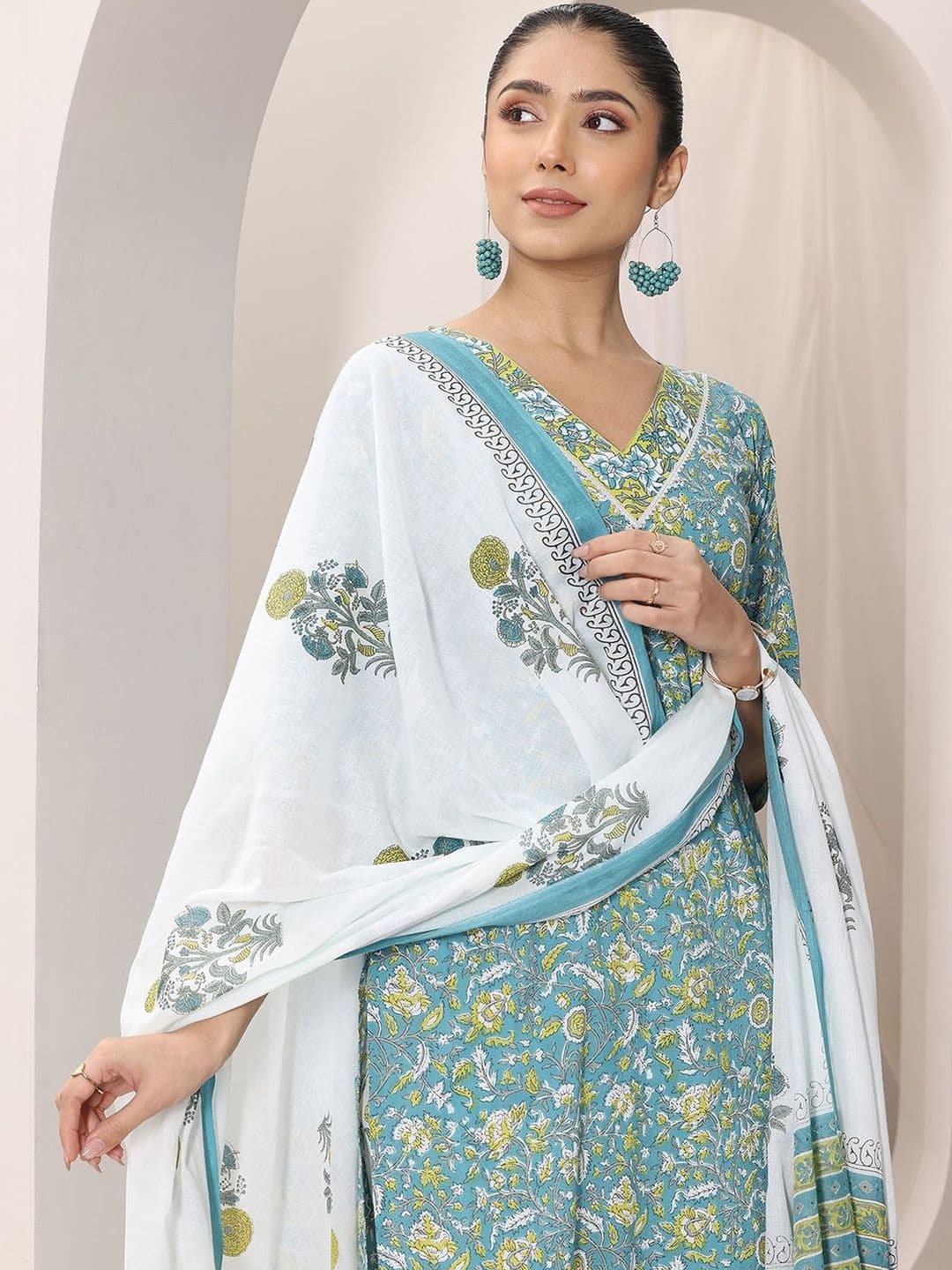 Libas Women Floral Printed Regular Kurta with Trousers & With Dupatta thumbnail 6
