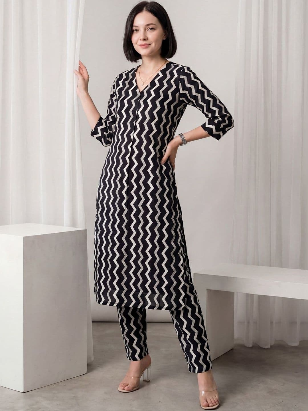 Indo Era Women Printed Regular Pure Cotton Kurta with Trousers thumbnail 5