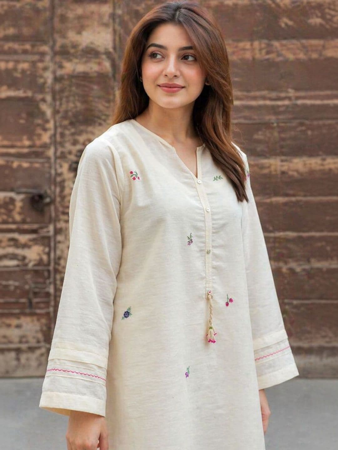 Kapda kissa Women Ethnic Motifs Embroidered Regular Thread Work Pure Cotton Kurta with Trousers thumbnail 2