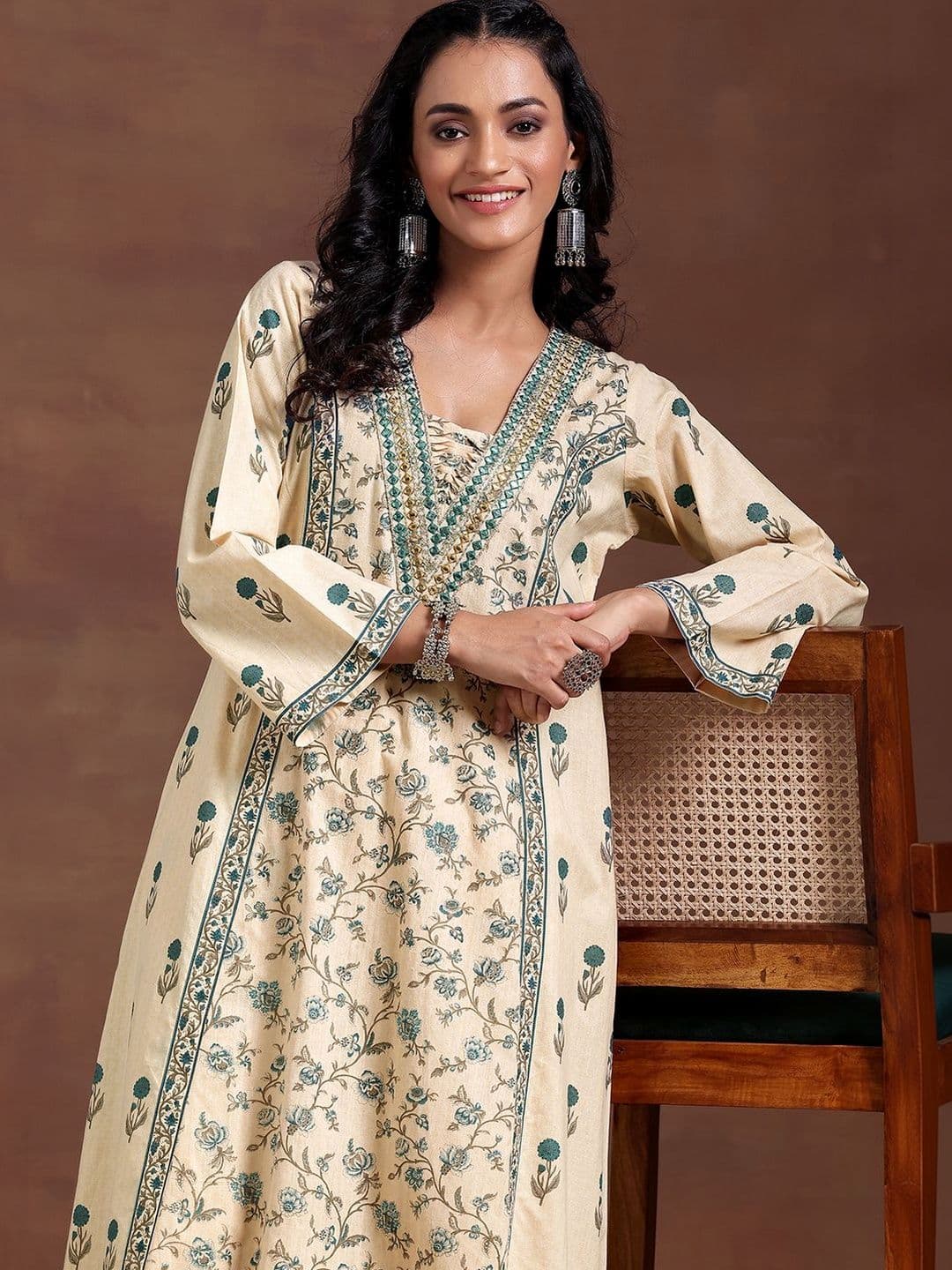 Libas Women Floral Printed Panelled Thread Work Kurta with Trousers thumbnail 5