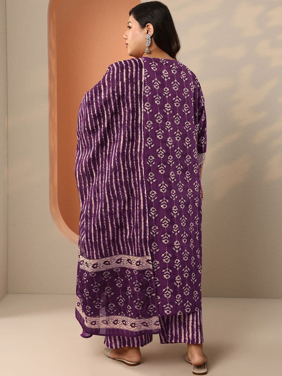 EXTRA LOVE BY LIBAS Plus Size Women Ethnic Motifs Printed Kurta with Trousers & Dupatta thumbnail 4