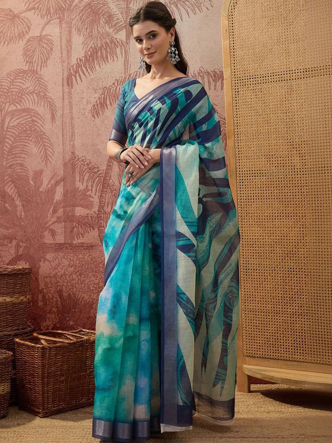 Sangria Woven Design Saree With  Unstitched Blouse thumbnail 2