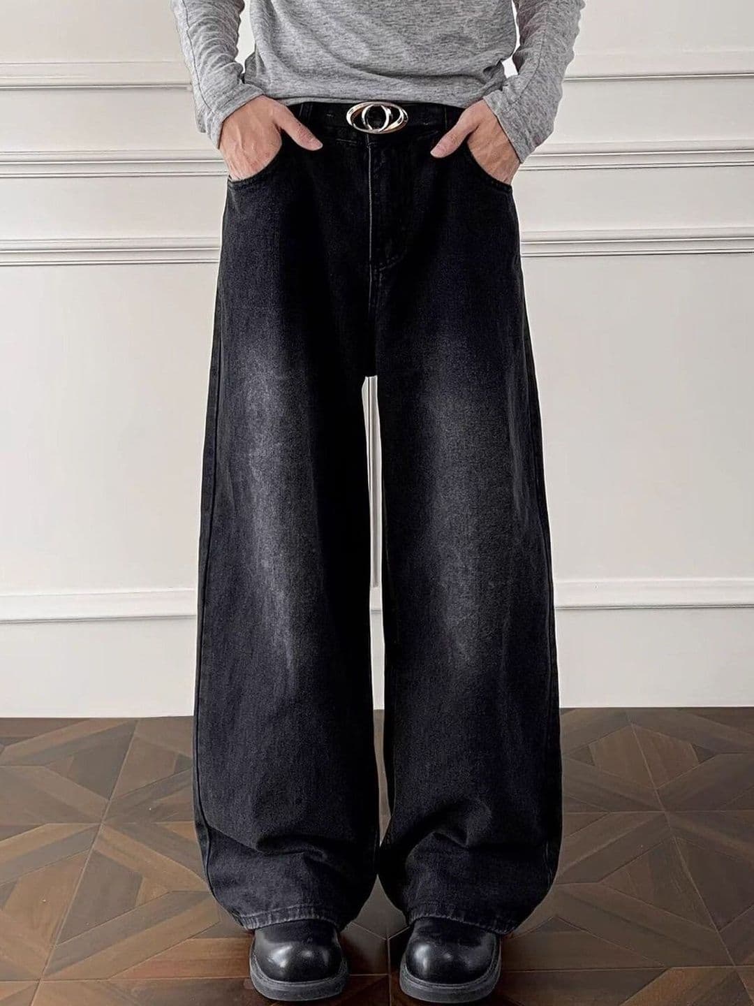 Kotty Men Relaxed Fit Low-Rise Light Fade Jeans thumbnail 3