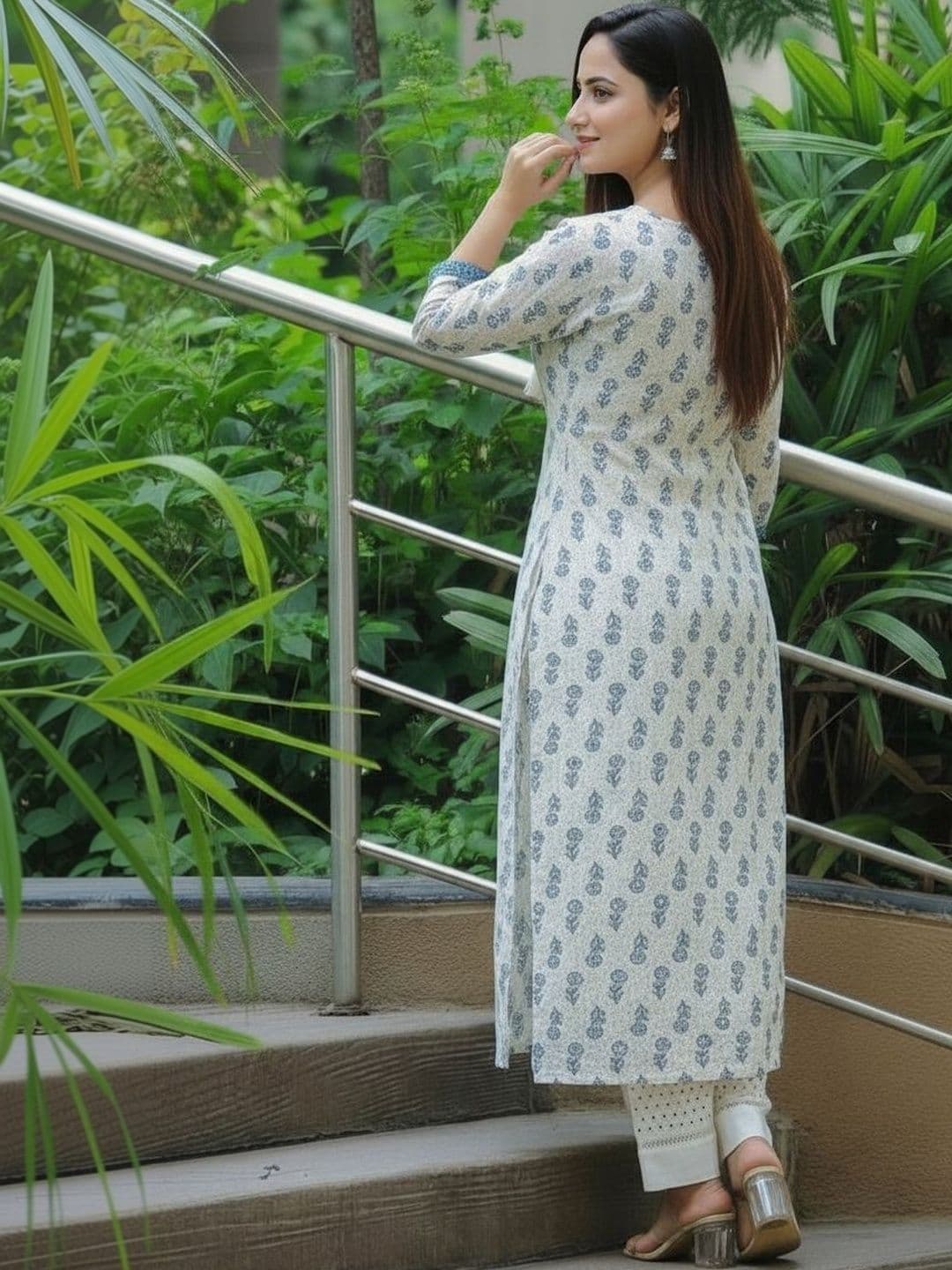 Sa Rasa Women Floral Printed Indigo Kurta thumbnail 2