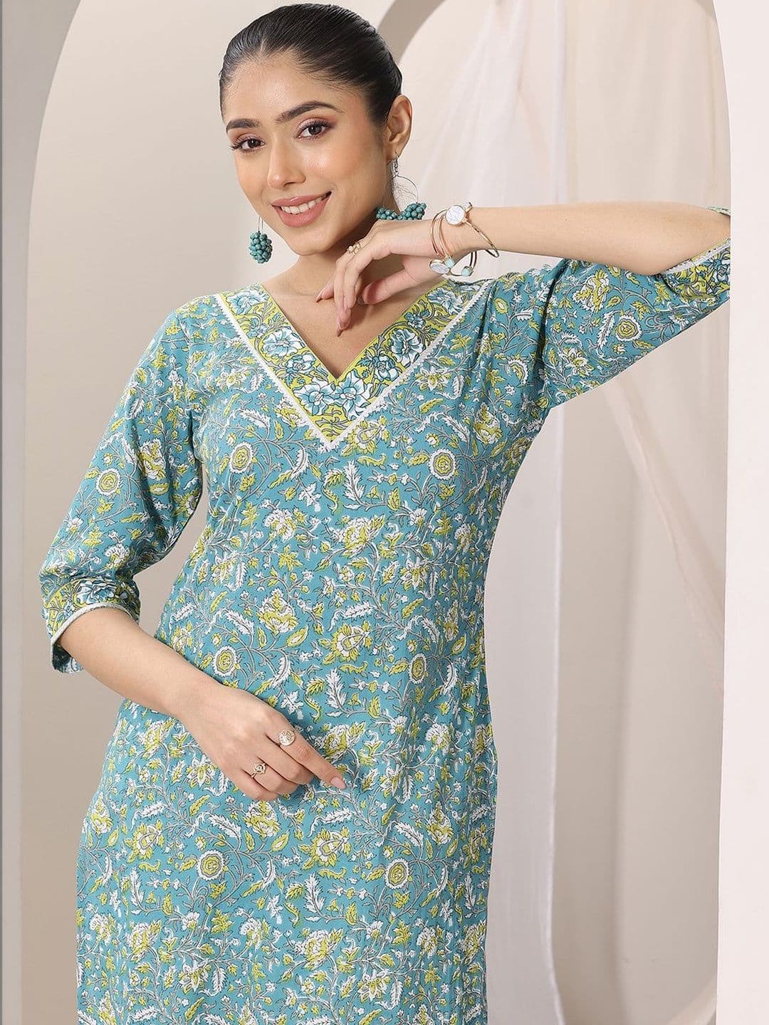 Libas Women Floral Printed Regular Kurta with Trousers & With Dupatta thumbnail 4