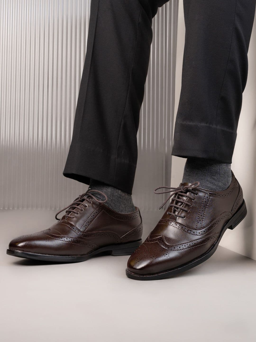 Alberto Torresi Men Textured Formal Brogues - view 1