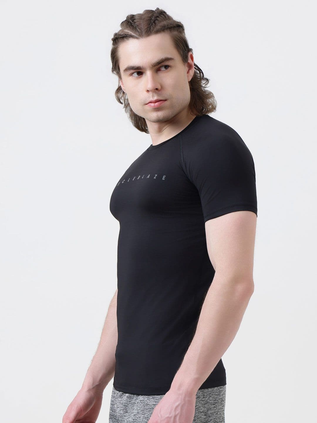 MuscleBlaze Men Pockets Compression T-shirt thumbnail 2