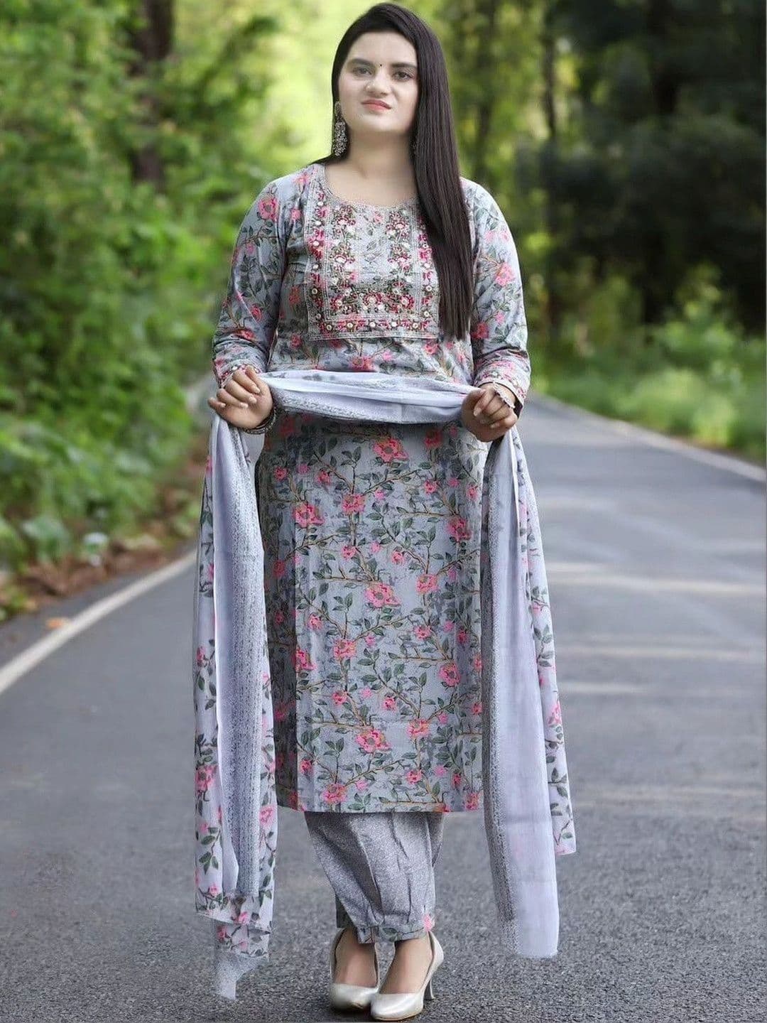 KULDEVYANI Women Floral Printed Regular Thread Work Kurta with Trousers & With Dupatta thumbnail 4