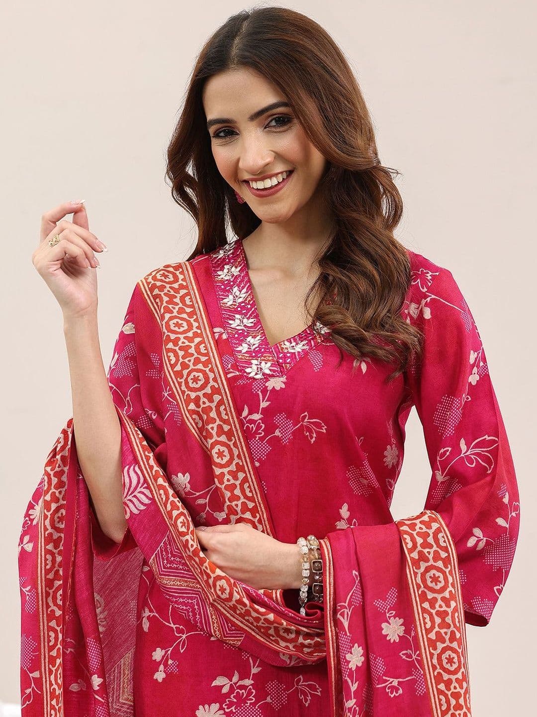Libas Women Floral Printed Regular Thread Work Kurta with Trousers & With Dupatta thumbnail 3