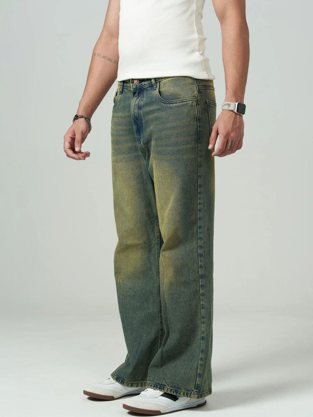 Kotty Men Relaxed Fit Low-Rise Light Fade Denim Jeans thumbnail 4