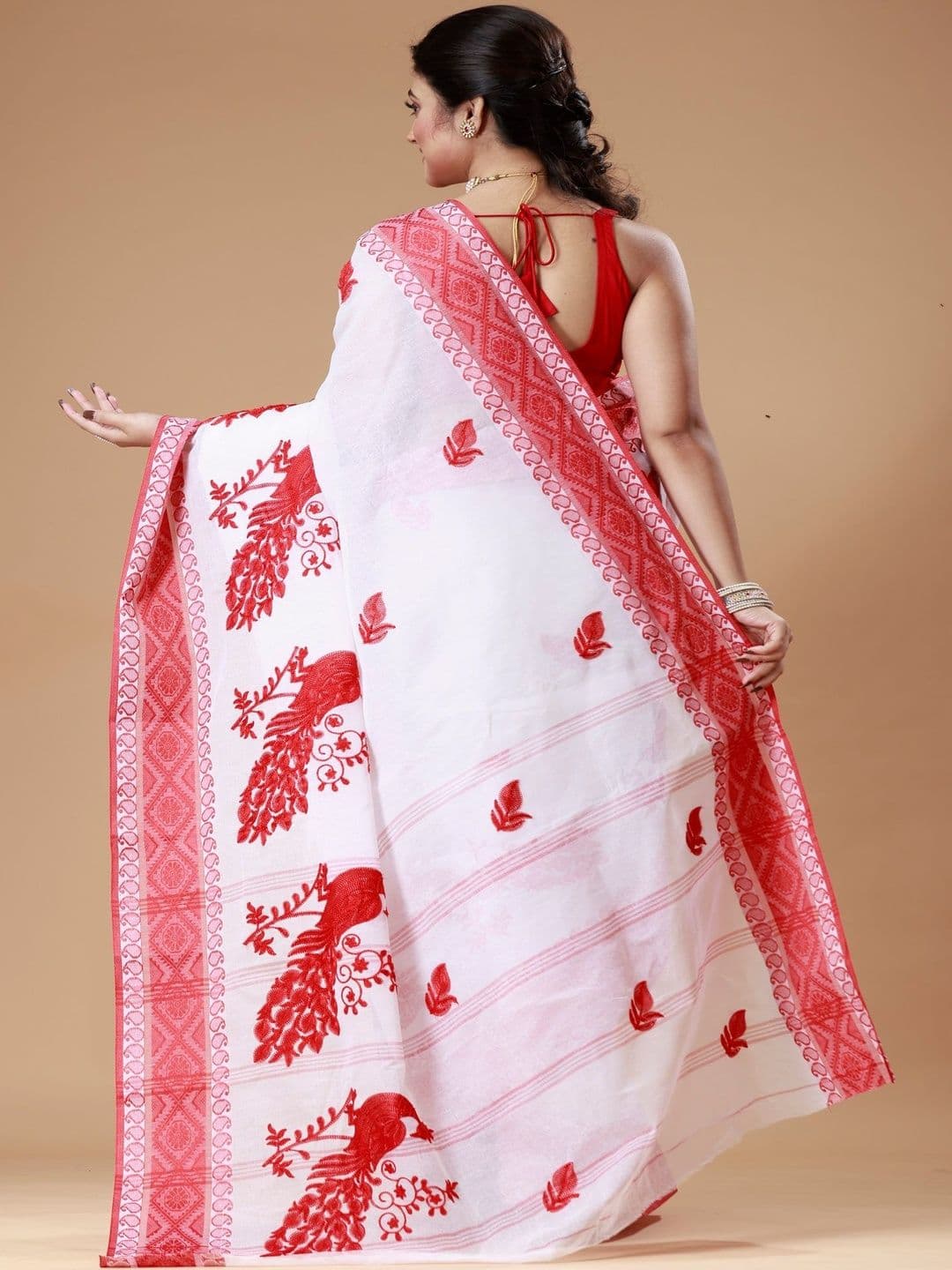 Taant Ethnic Motifs Embroidered Pure Cotton Handloom Jamdani Saree thumbnail 4