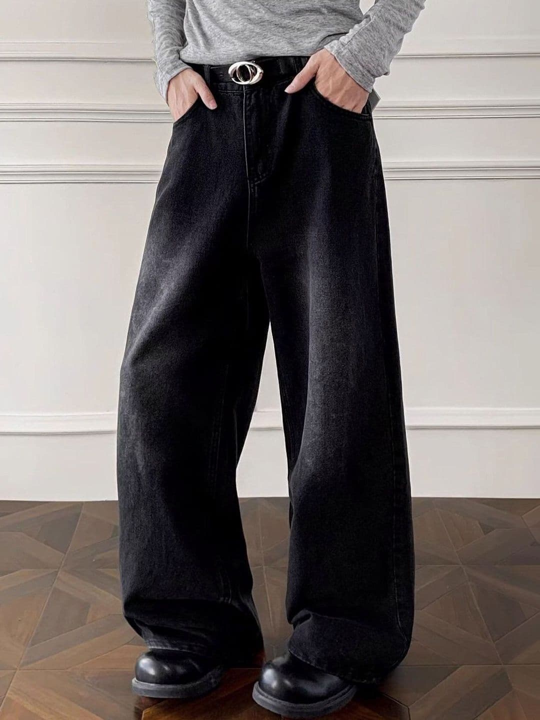 Kotty Men Relaxed Fit Low-Rise Light Fade Jeans thumbnail 6