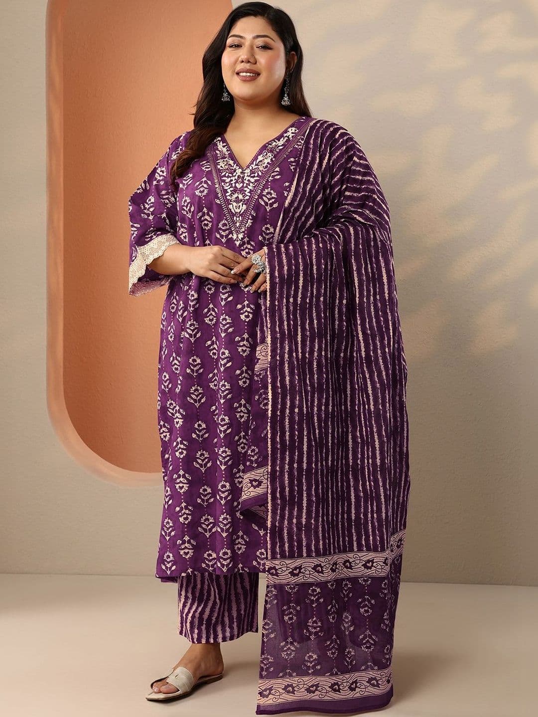EXTRA LOVE BY LIBAS Plus Size Women Ethnic Motifs Printed Kurta with Trousers & Dupatta thumbnail 7