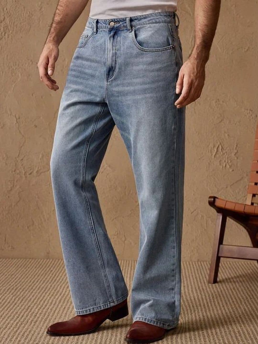 Kotty Men Relaxed Fit Low-Rise Light Fade Denim Jeans thumbnail 3