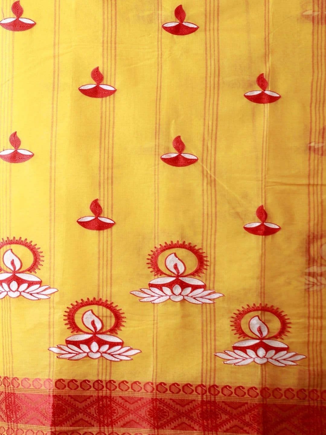 Kanokanjali Ethnic Motifs Embroidered Pure Cotton Handloom Jamdani Saree thumbnail 4