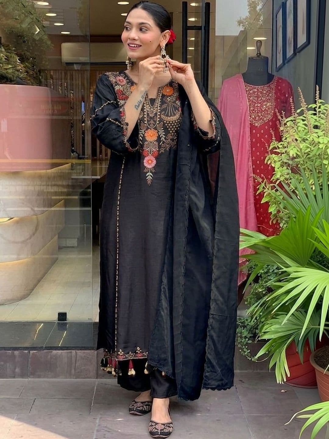 Siya Fashion Women Floral Embroidered Regular Thread Work Kurta with Trousers & With Dupatta thumbnail 5
