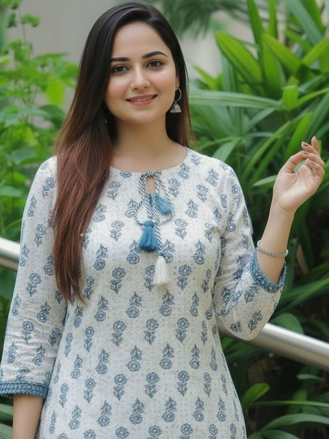 Sa Rasa Women Floral Printed Indigo Kurta thumbnail 4