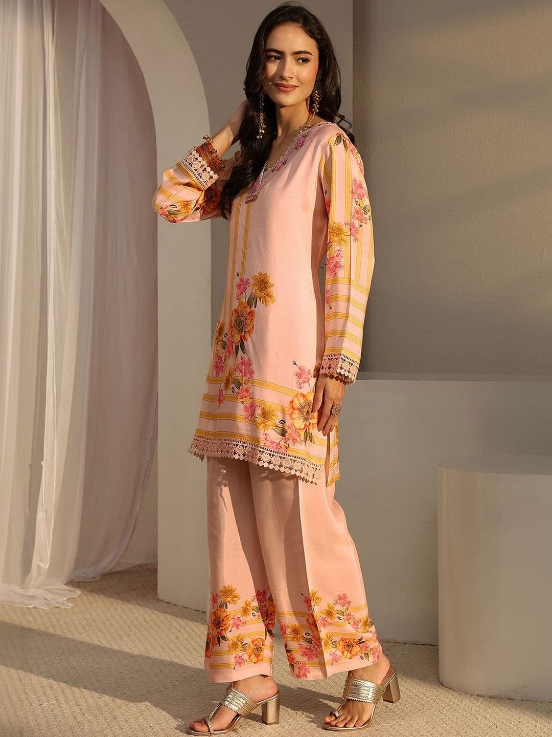 Libas Peach Floral Printed Straight Kurta Set thumbnail 3