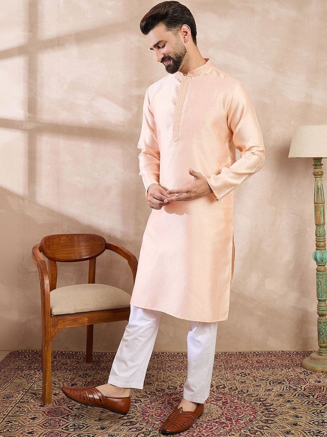 House of Pataudi Embroidered Mandarin Collar Knee Length Straight Kurta thumbnail 4