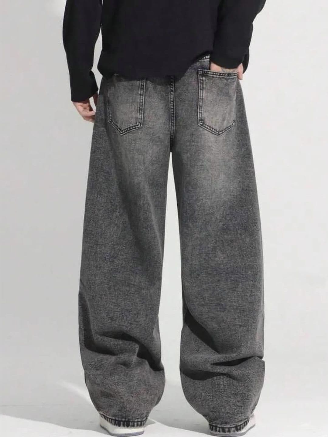 Kotty Men Relaxed Fit Low-Rise Light Fade Jeans thumbnail 4