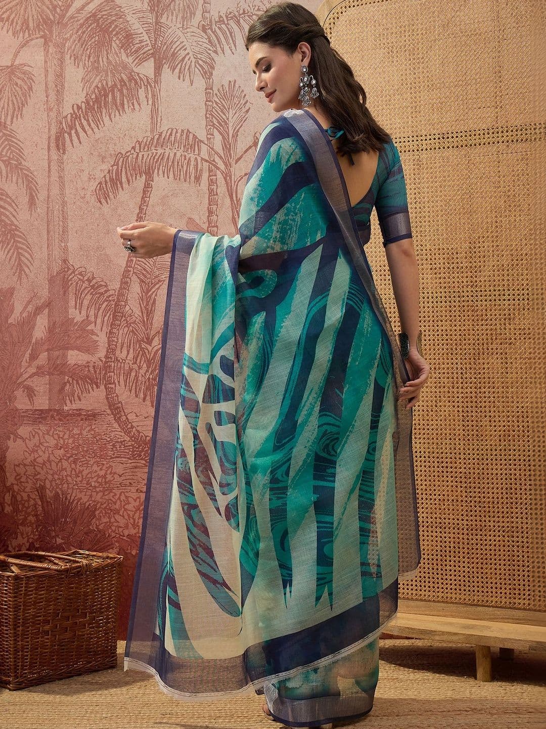 Sangria Woven Design Saree With  Unstitched Blouse thumbnail 5