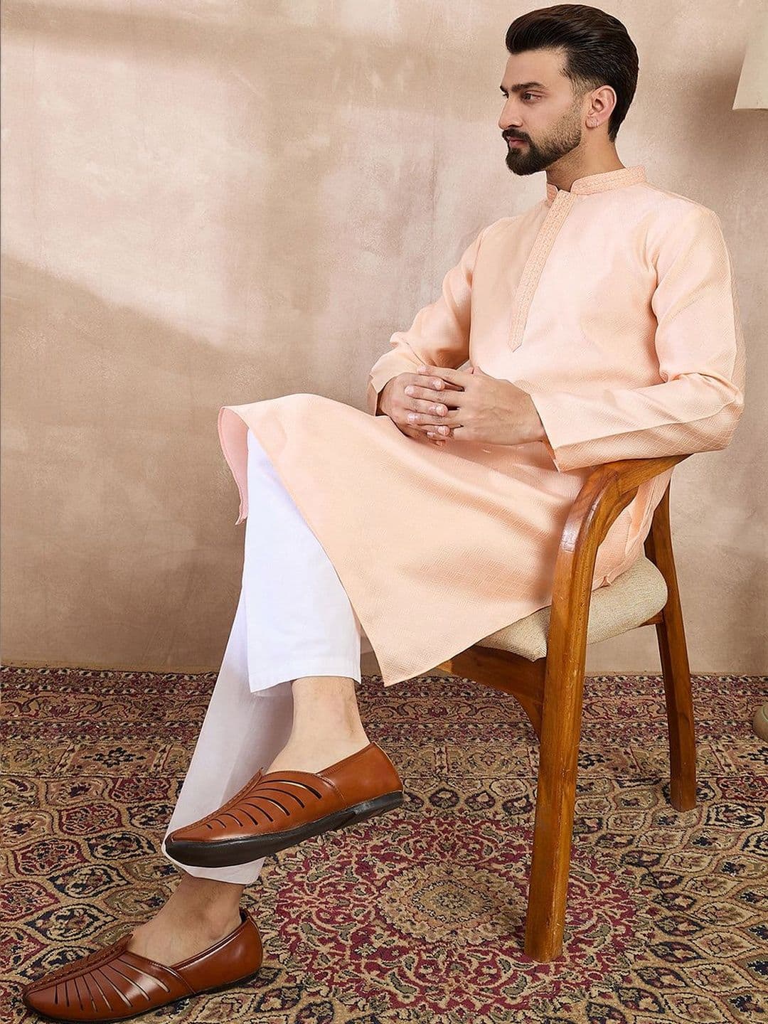 House of Pataudi Embroidered Mandarin Collar Knee Length Straight Kurta thumbnail 2