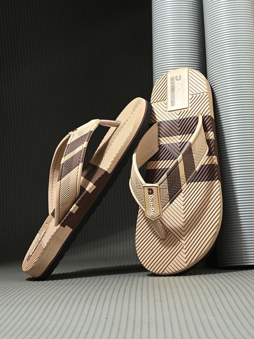 DOCTOR FEEL SOFT Men Striped Thong Flip-Flops - view 1