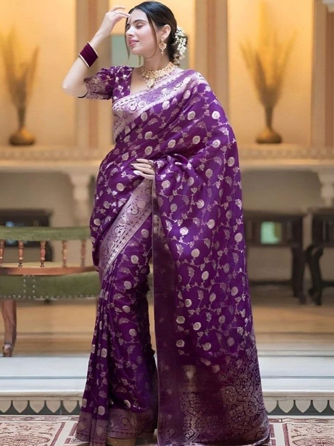 Attigo Woven Design Zari Silk Blend Heavy Work Banarasi Saree thumbnail 5