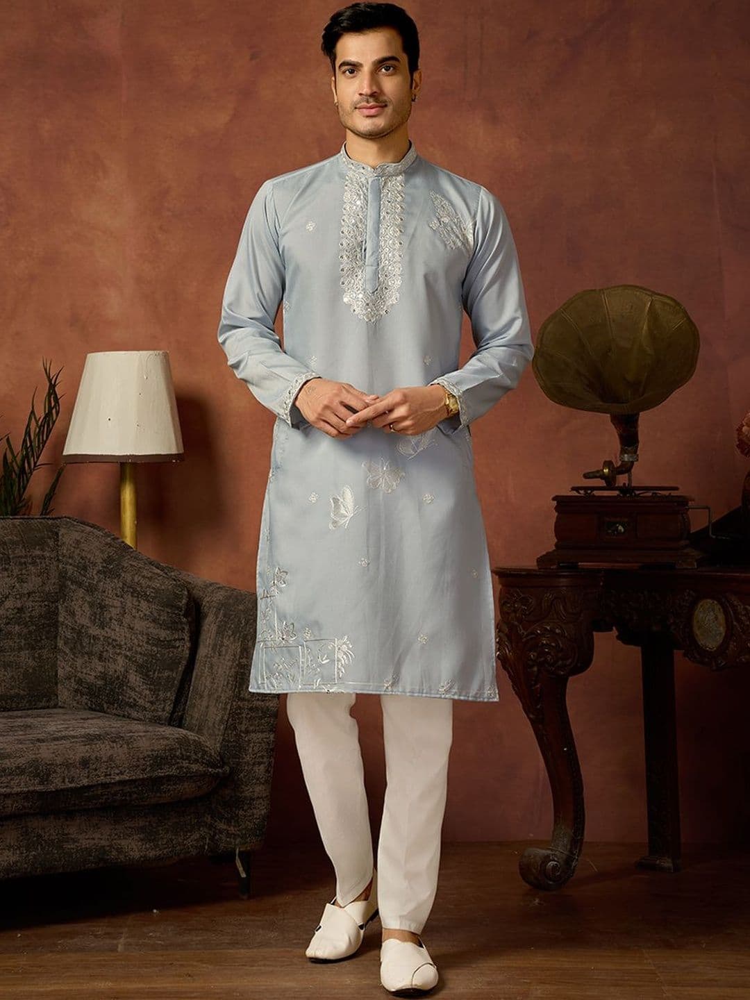House of Pataudi Embroidered Cotton Mandarin Collar Knee Length Straight Kurtas thumbnail 4