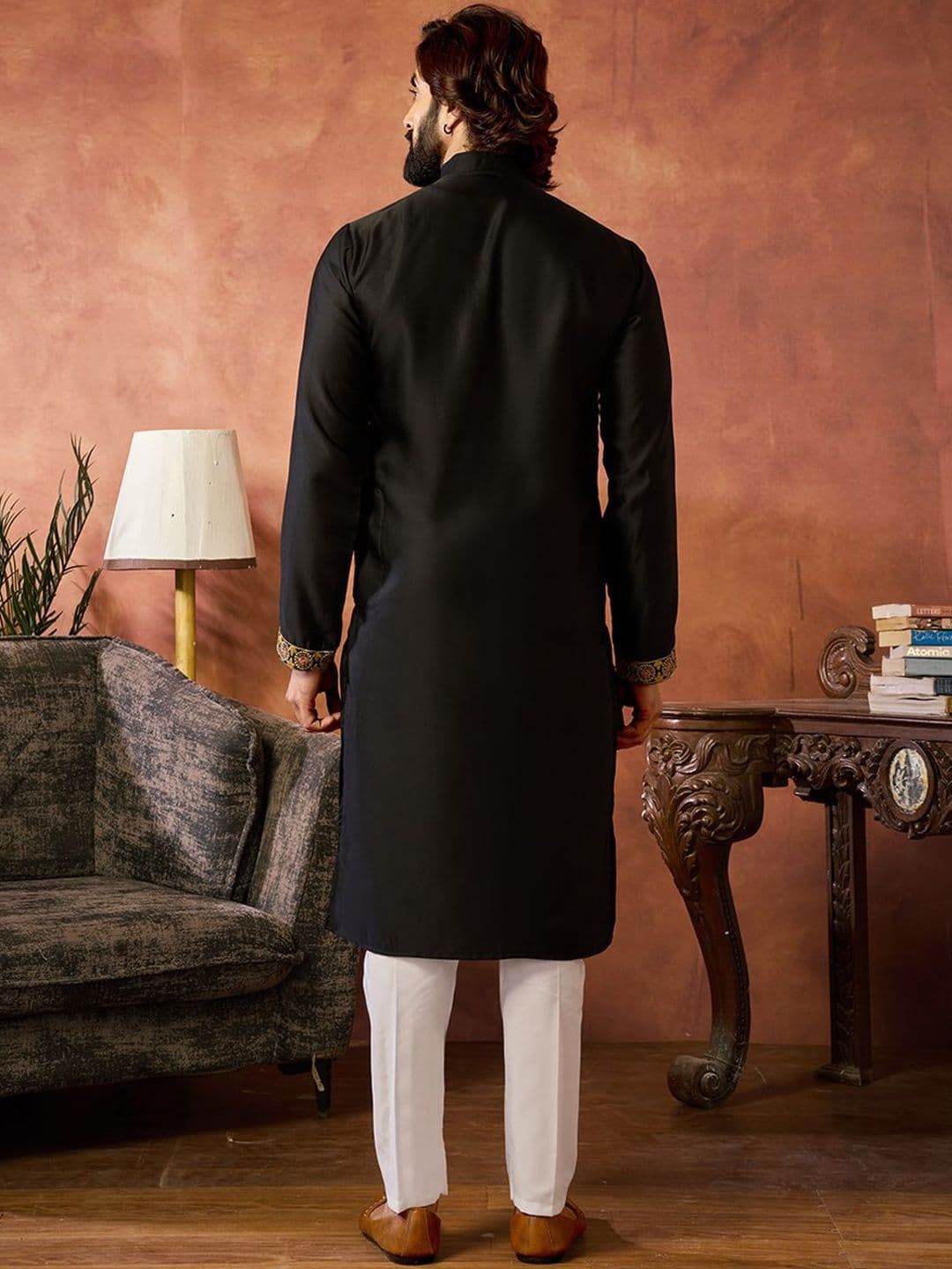 House of Pataudi Embroidered Cotton Mandarin Collar Knee Length Straight Kurta thumbnail 7