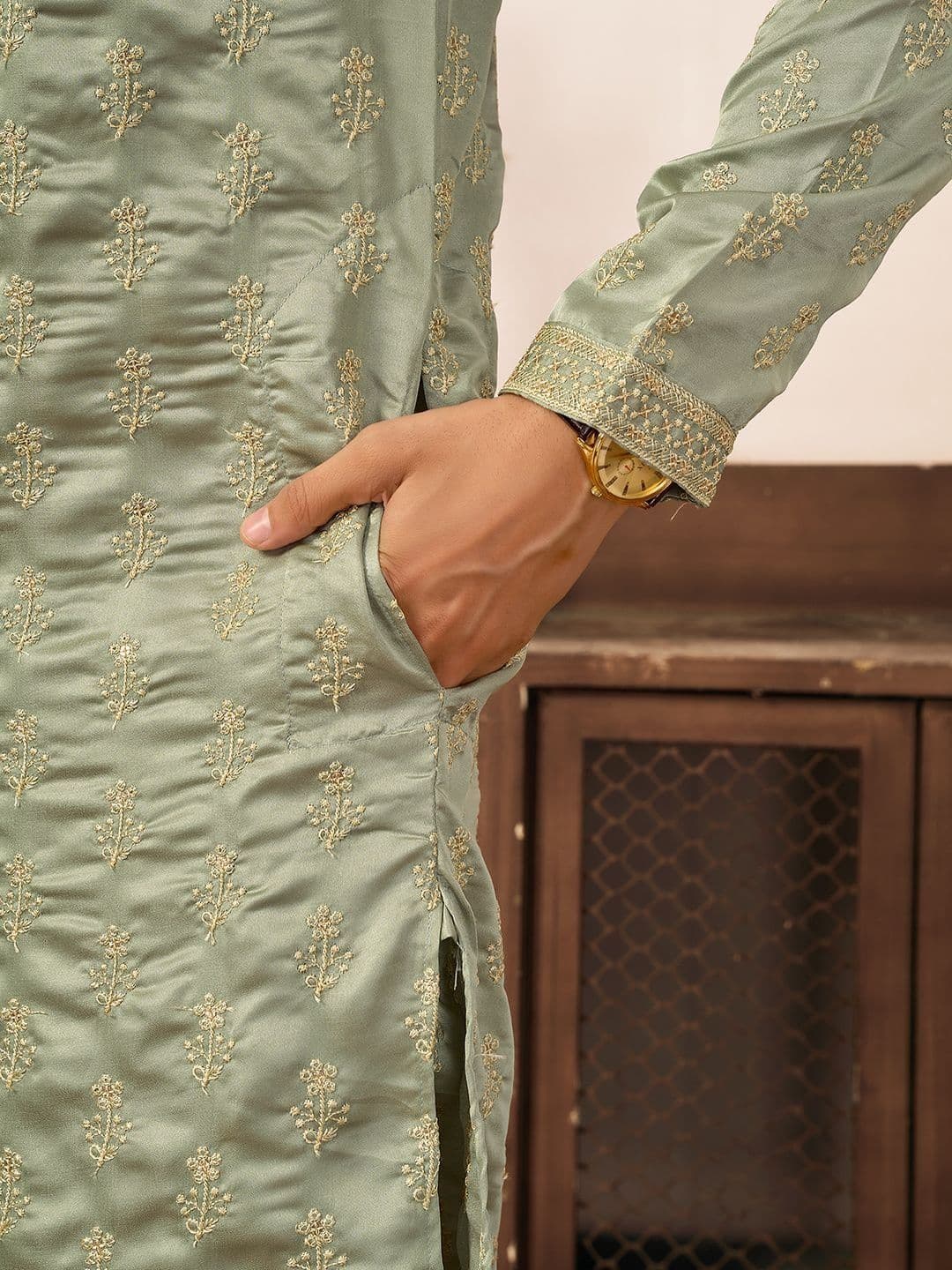 House of Pataudi Embroidered Cotton Mandarin Collar Knee Length Straight Kurta thumbnail 2
