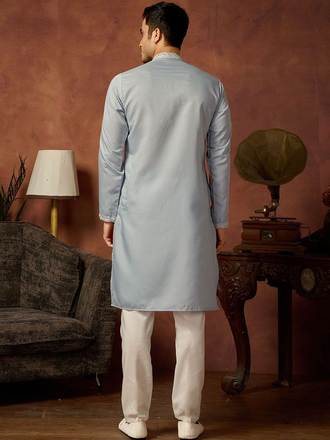 House of Pataudi Embroidered Cotton Mandarin Collar Knee Length Straight Kurtas thumbnail 5