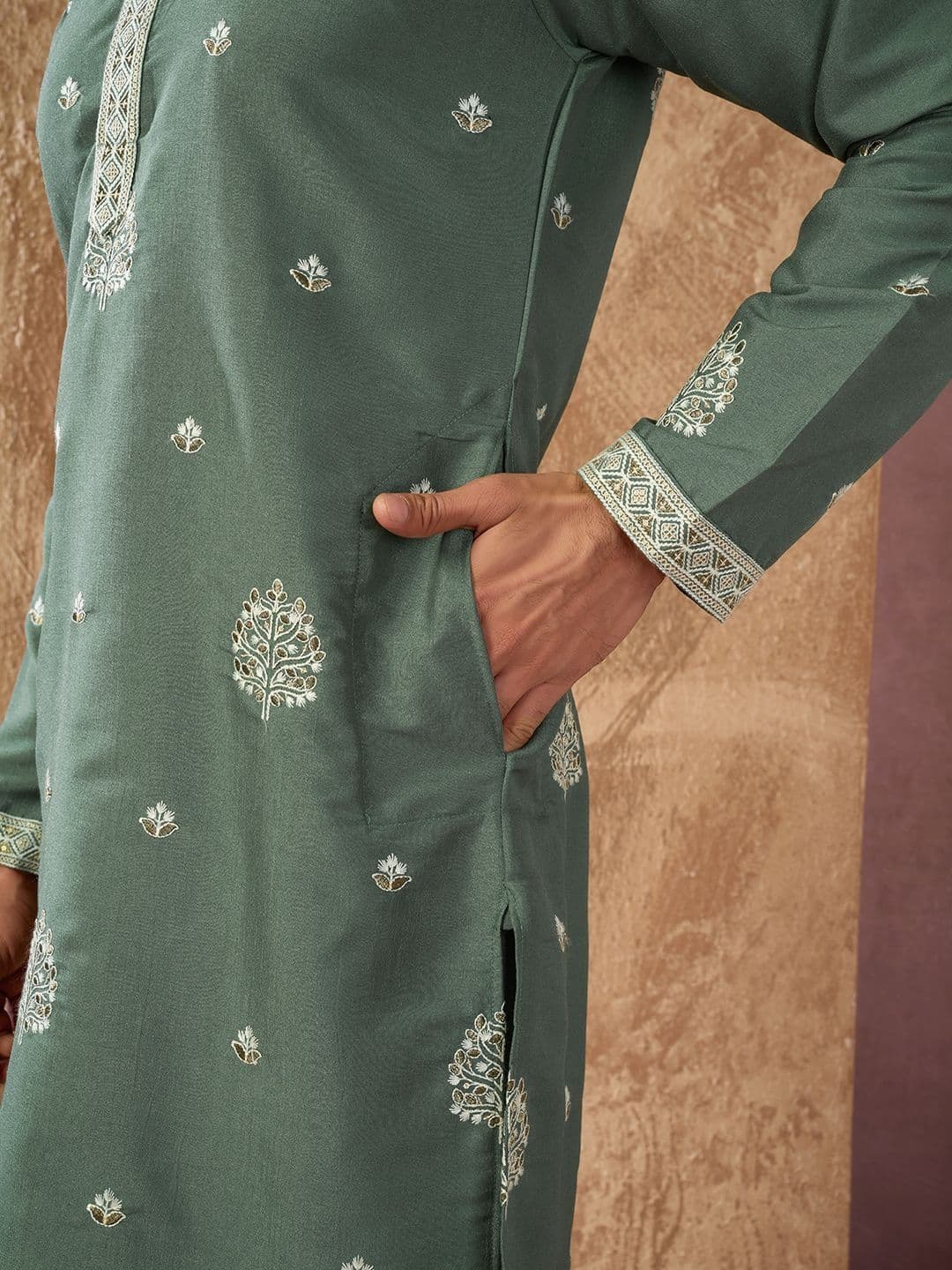 House of Pataudi Embroidered Cotton Mandarin Collar Knee Length Straight Kurta thumbnail 3