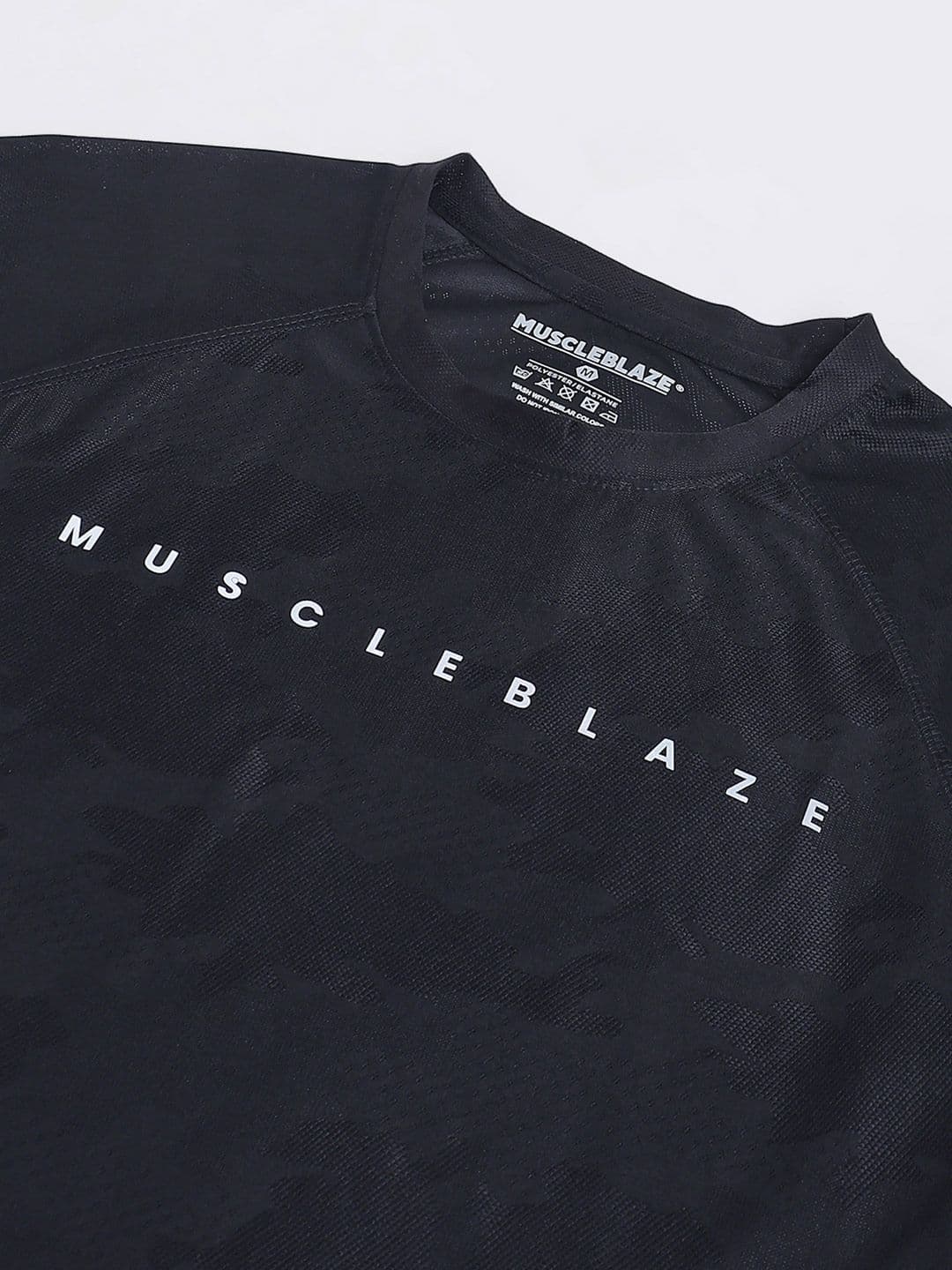 MuscleBlaze Unisex Brand Logo Printed Round Neck Compression T-shirt thumbnail 7