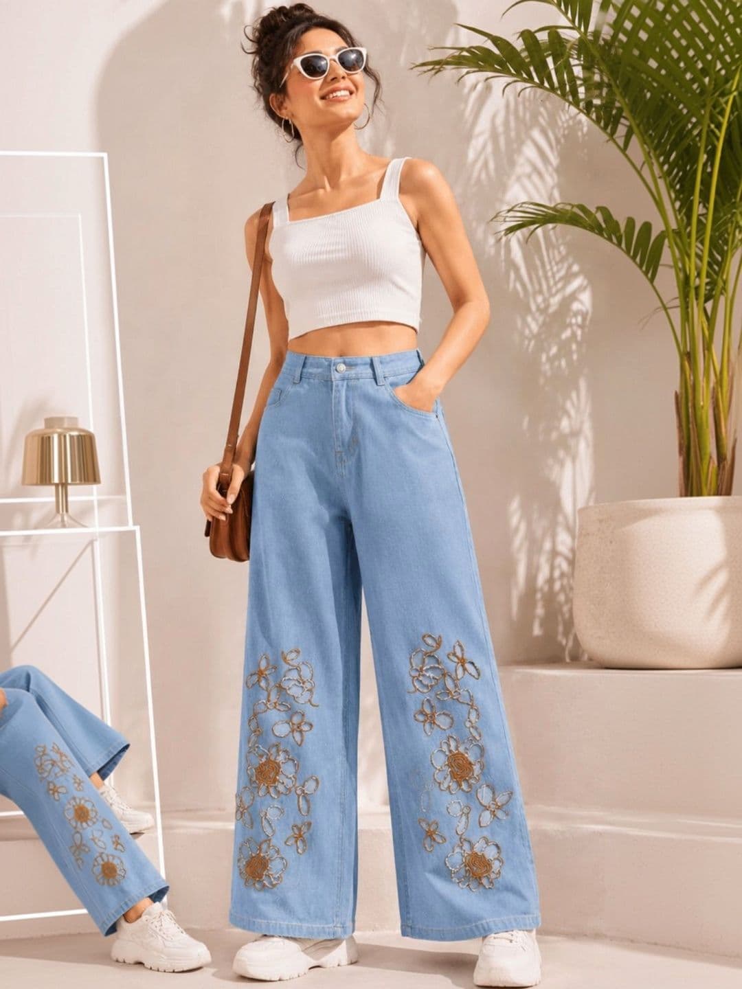 GRX Women Straight Fit Mid-Rise Light Fade Stretchable Denim Jeans thumbnail 3