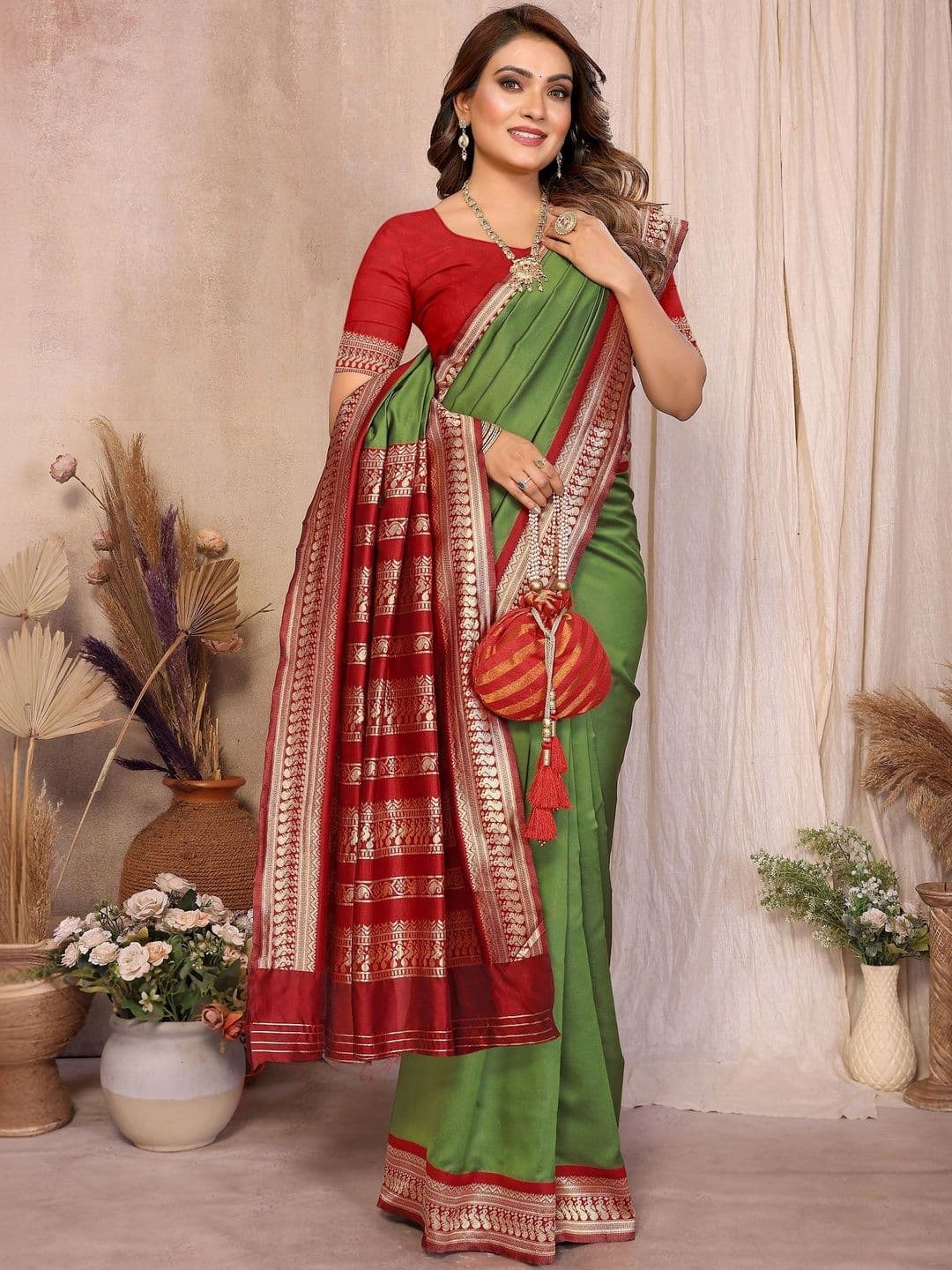 VEDANT VASTRAM Woven Design Zari Art Silk Handloom Banarasi Saree thumbnail 2