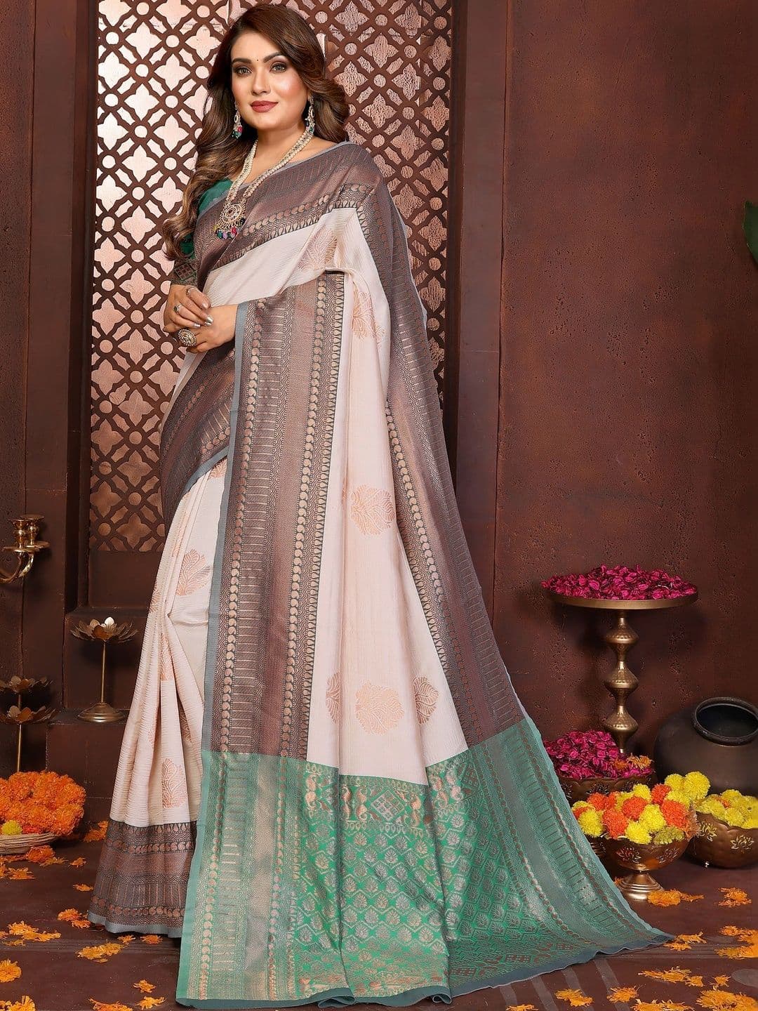 VEDANT VASTRAM Ethnic Motifs Zari Art Silk Handloom Banarasi Saree thumbnail 3