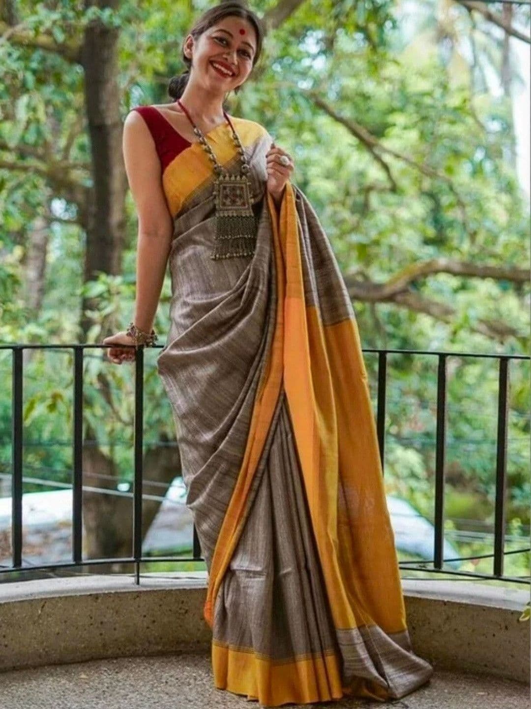SHYAMALI BOUTIQUE Woven Design Jute Cotton Khadi Saree thumbnail 3