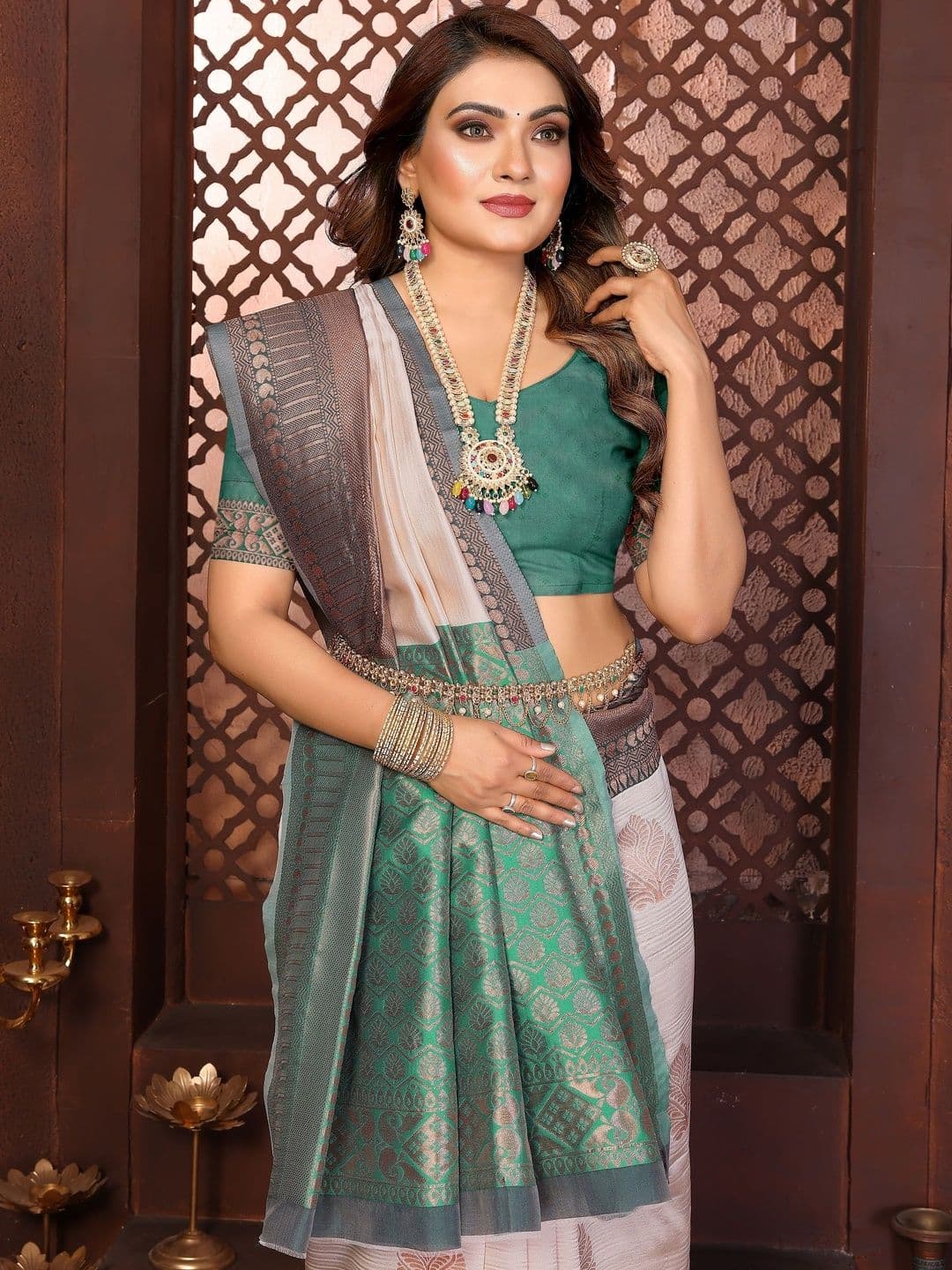 VEDANT VASTRAM Ethnic Motifs Zari Art Silk Handloom Banarasi Saree thumbnail 2