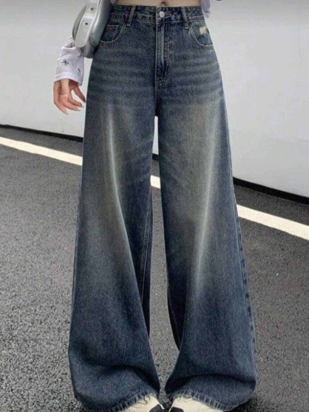 Mast & Harbour Women High-Rise Light Fade Acid Wash Jeans thumbnail 3