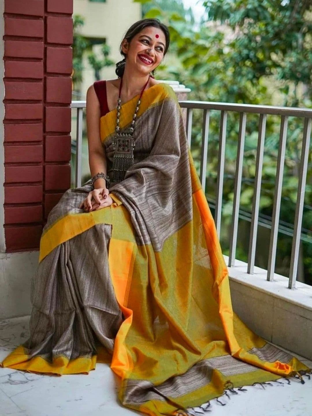 SHYAMALI BOUTIQUE Woven Design Jute Cotton Khadi Saree thumbnail 4